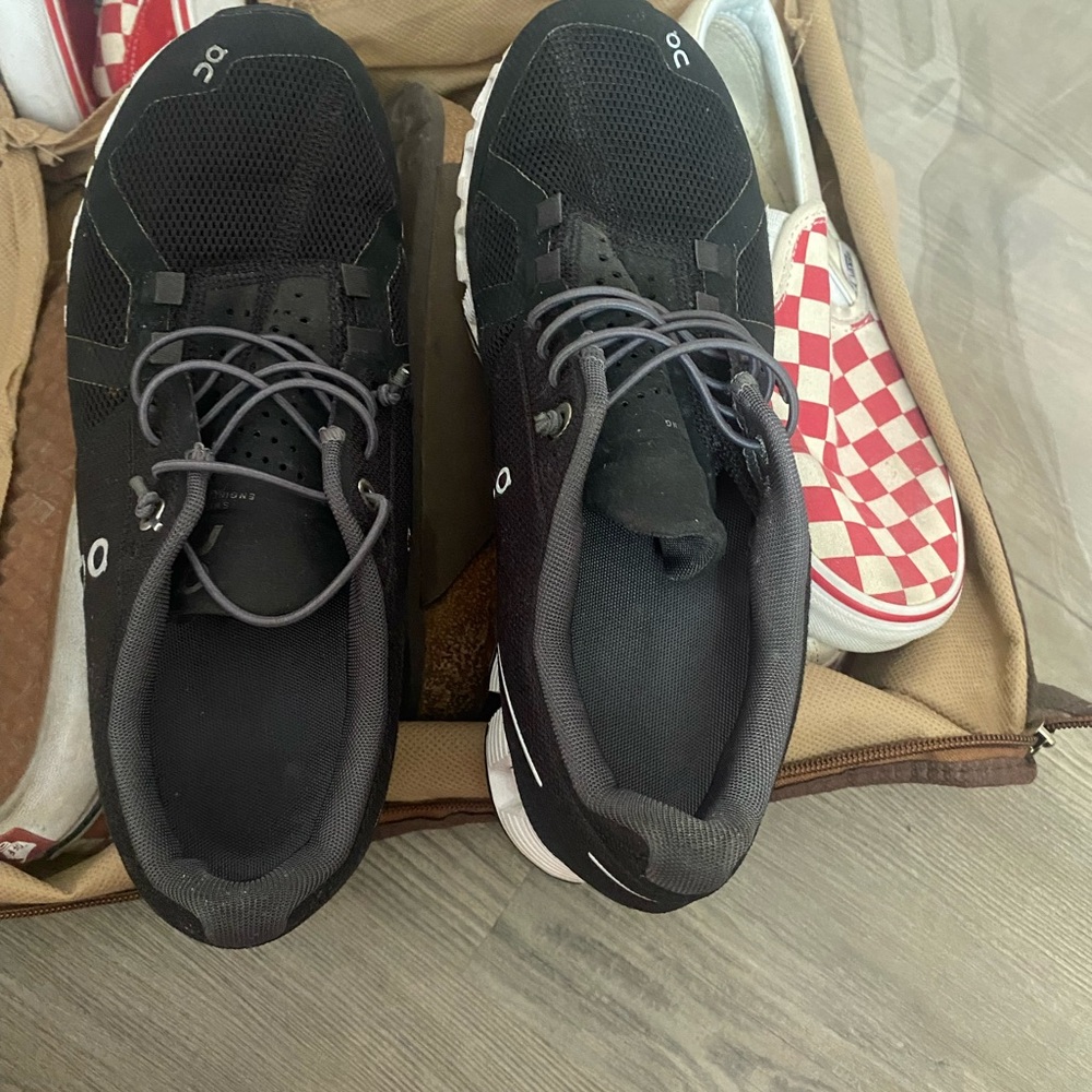 Cloud sneakers size 7.5